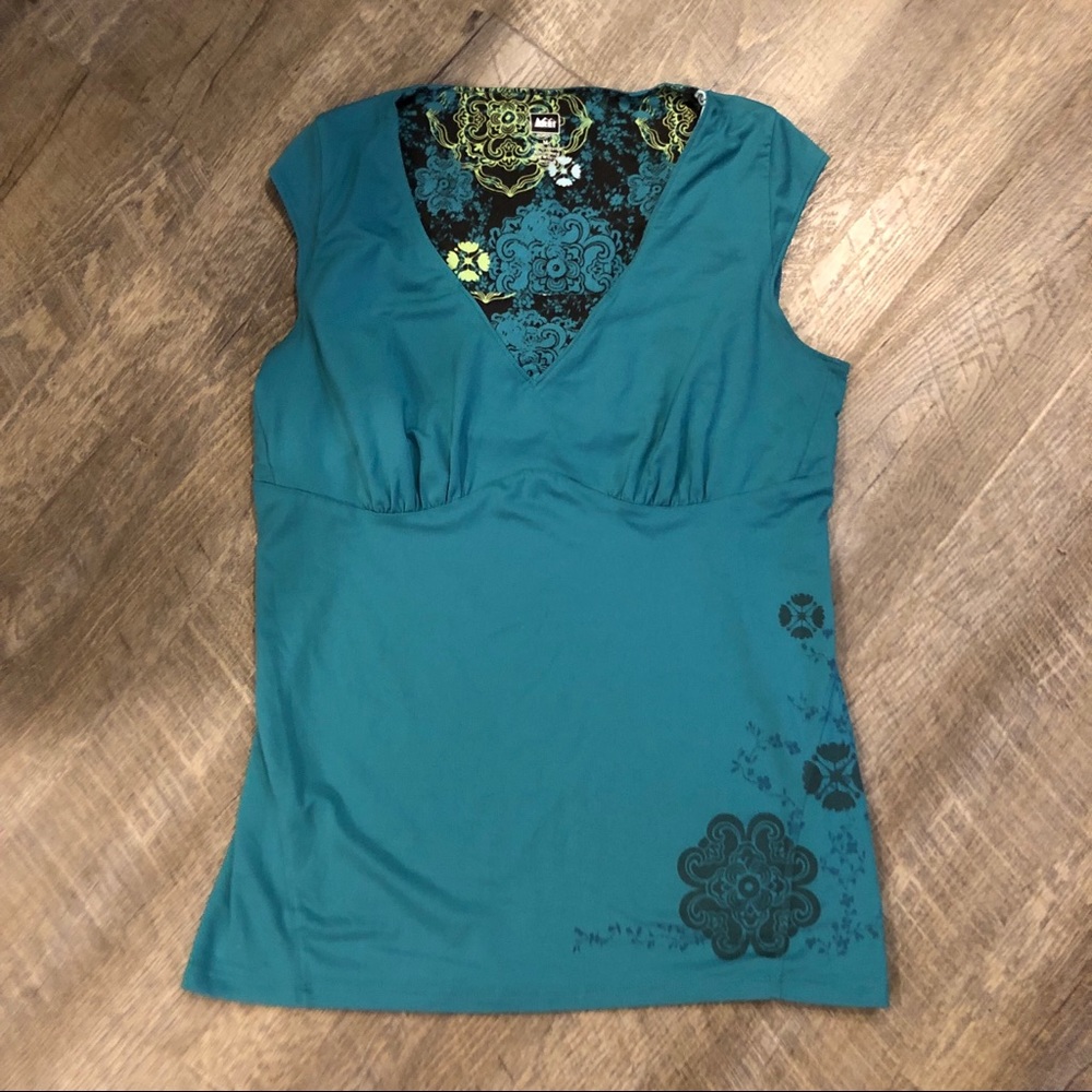 EUC / REI Yoga Top / medium